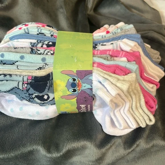 GIRL’S SZ LARGE SOCKS. DISNEY STITCH 12 pack new no show sock #335 women’s socks - Picture 1 of 3